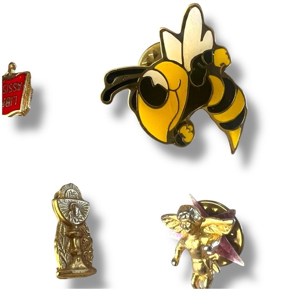 Assorted Lot of Lapel Pins - Picture 5 of 5